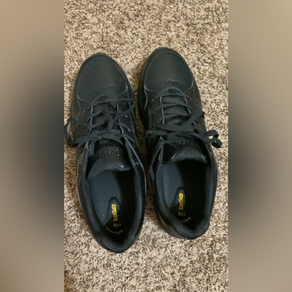 Women’s Tredsafe slip resistant shoes